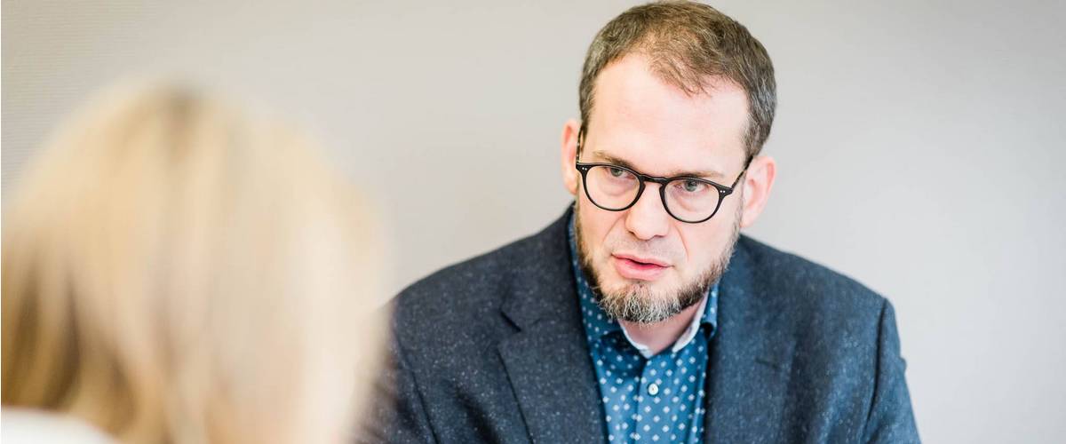 impact social, économie sociale, soldaire, ESS, initiatives, etreprises, gouvernement, dossier du mois Infogreen, impact mositive sur la société, incubateur, SIS, acteurs, secteurs