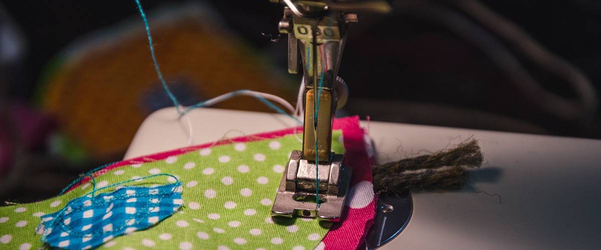 workshops, retouches, tricot, couture, projet Neischmelz, seconde vie aux vêtements, réparation