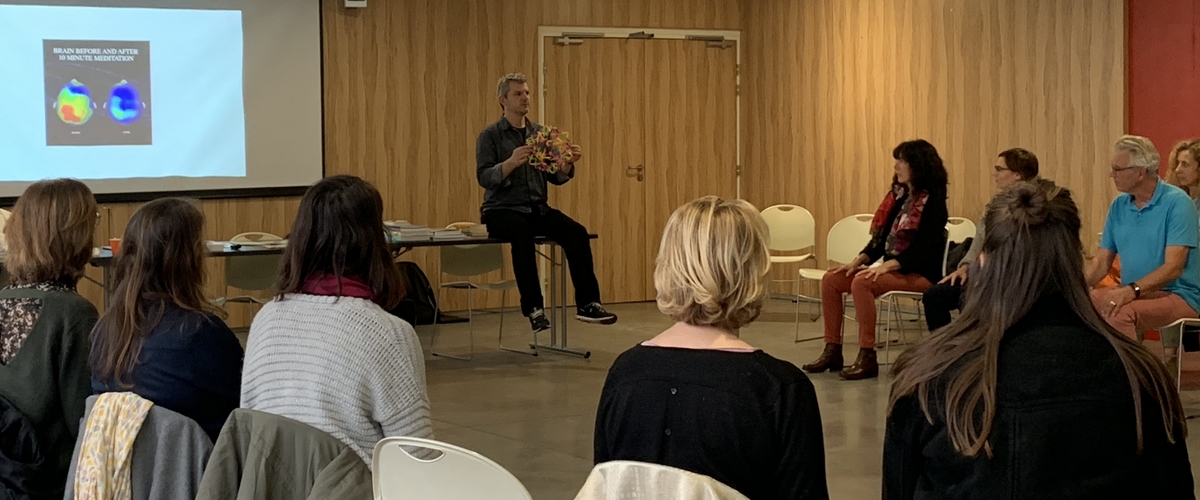 Allagi, bien-être au travail, cerveau, méditation, Méditer au travail, sérénité et efficacité, observer votre état personnel – corporel ou émotionnel, améliorer la concentration, méditation, stress professionnel