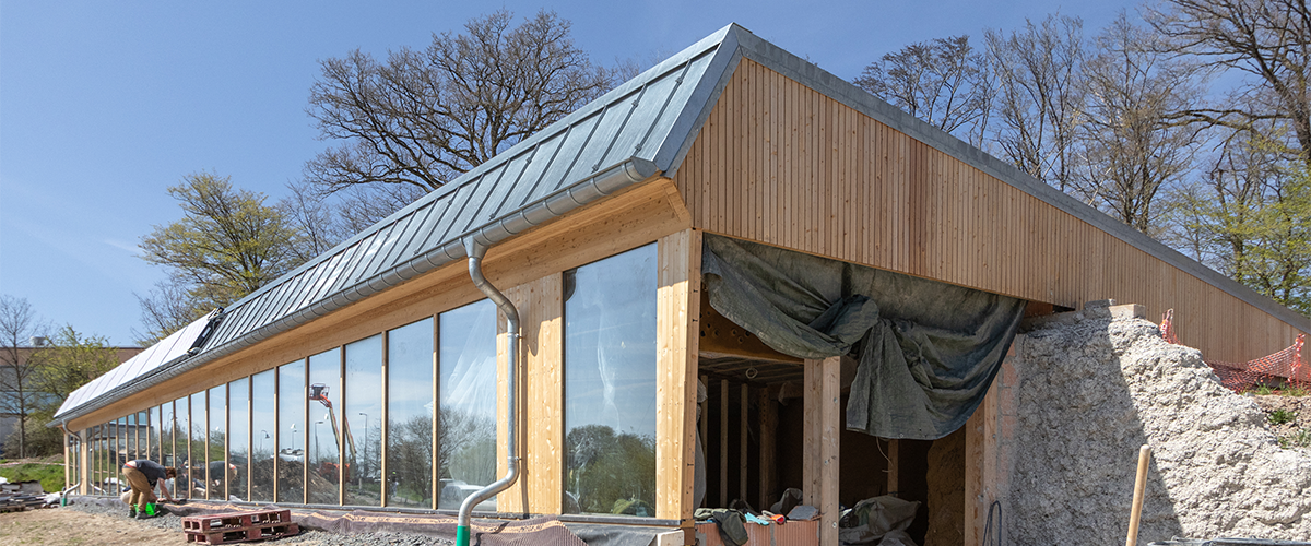 Äerdschëff, Earthship, « vaisseau de terre », concept d’auto-construction, inspire de la nature, projet totalement autonome, « CELL », Centre for Ecological Learning Luxembourg, valoriser les matériaux écologiques, matériaux recyclés et locaux, esprit d’économie circulaire, énergies propres, Beng Architectes, climat