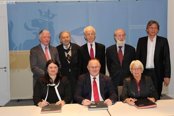 Signature de six accords-cadres de coopération des ONG de développement