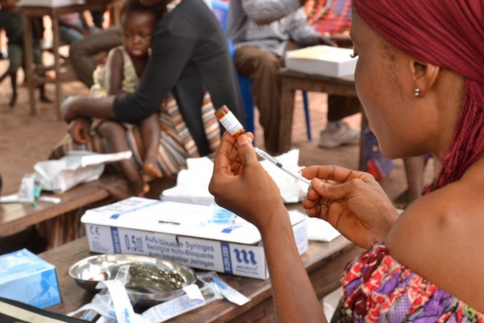 In the Democratic Republic of the Congo, operational research helped evaluate a better way to fight measles outbreaks with targeted vaccination campaigns. Picture : Candida Lobes/MSF