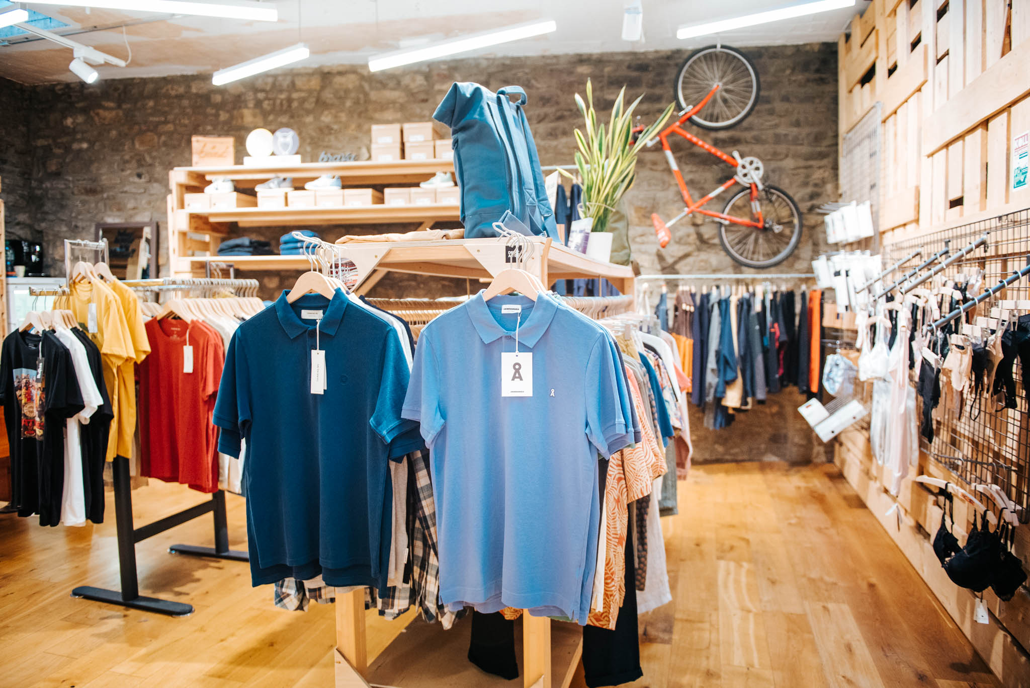 Des vetements simples qualitatifs et equitables pour tous