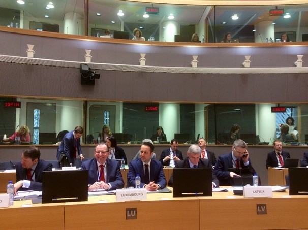 Monsieur le ministre Fernand Etgen et Mike Hentges, représentant permanent adjoint du Luxembourg auprès de l'Union européenne © MAVPC