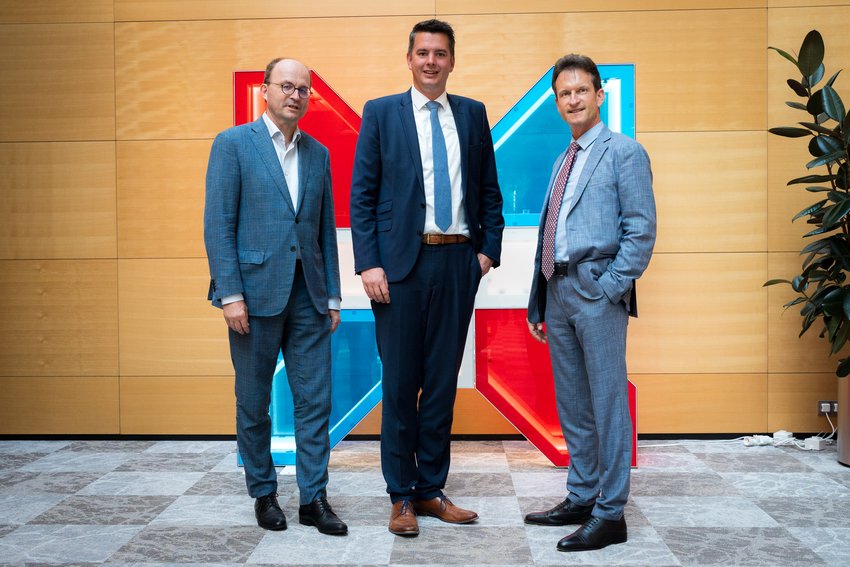 De g. à d. : Tom Wirion, directeur de la Chambre des Métiers, Lex Delles, ministre des Classes Moyennes et du Tourisme, Carlo Thelen, directeur général de la Chambre de Commerce