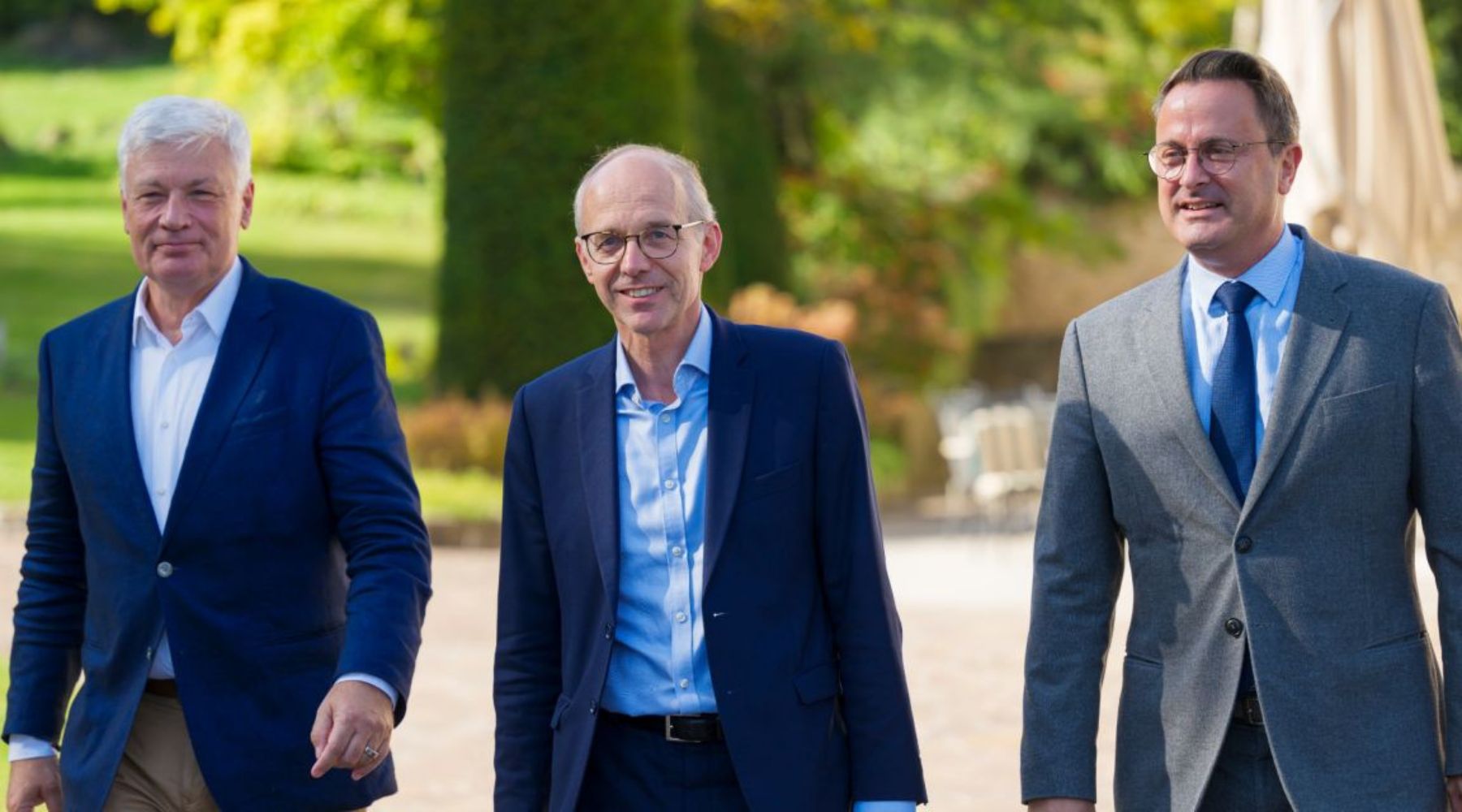 (de g. à dr.) Claude Wiseler, chef de la délégation CSV ; Luc Frieden, formateur ; Xavier Bettel, chef de la délégation DP - Château de Senningen