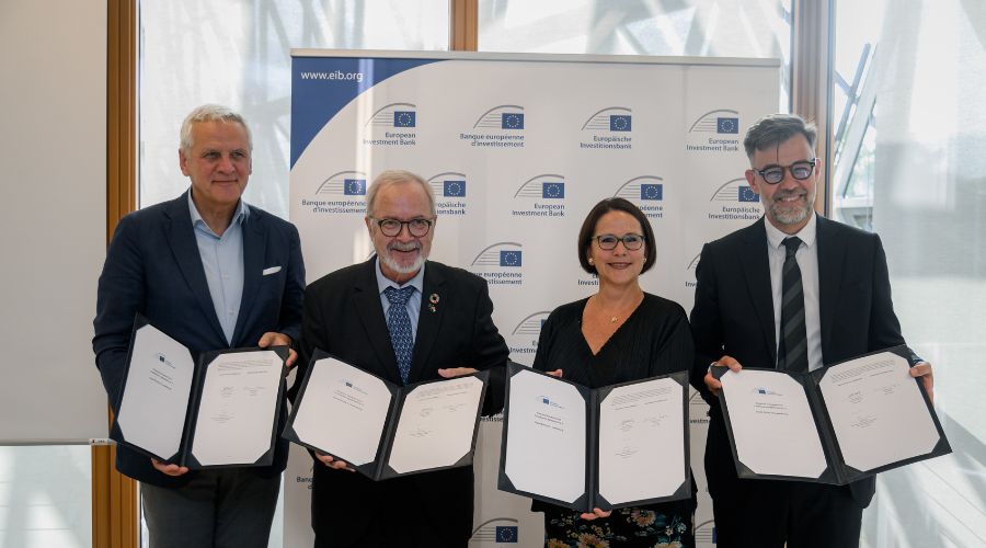 (de g. à dr.) Kris Peeters, vice-président de la Banque européenne d'investissement ; Werner Hoyer, président de la Banque européenne d'investissement ; Yuriko Backes, ministre des Finances ; Franz Fayot, ministre de l'Économie