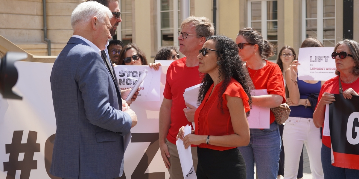 MSF a remis en main propre la lettre ouverte adressée au Monsieur le Président de la Chambre des Députés, Claude Wiseler, le président de la Commission des Affaires étrangères et européennes, Gusty Graas.