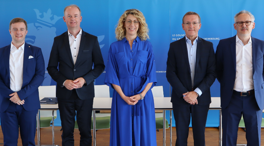 (de g. à dr.) Frank Lentz (House of Automobile), Andreas Cremer (Febiac), Joëlle Welfring (ministre de l'Environnement, du Climat et du Développement durable), Dominique Roger (Mobiz), Philippe Mersch (Fedamo)