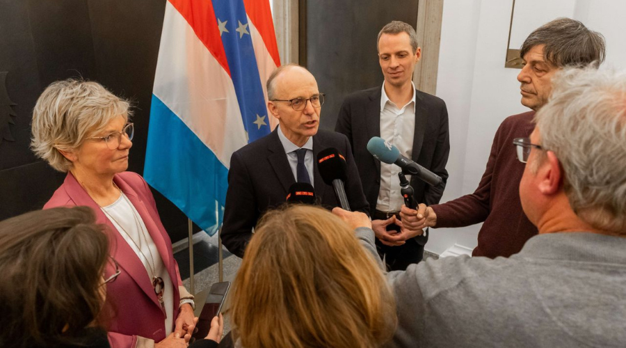 (de face, de g. à dr.) Martine Hansen, ministre de l'Agriculture, de l'Alimentation et de la Viticulture ; Luc Frieden, Premier ministre ; Serge Wilmes, ministre de de l'Environnement, du Climat et de la Biodiversité