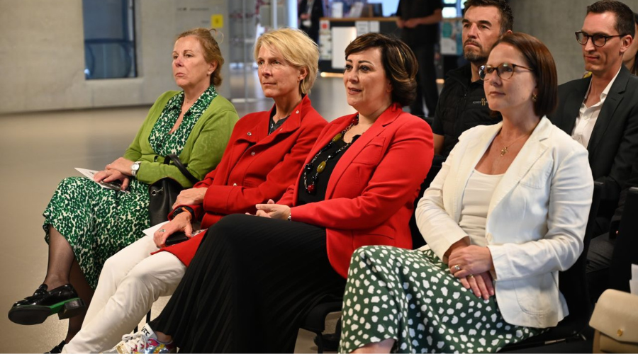 (de g. à dr.)Véronique Astranskas, directrice adjointe du Fonds Belval ; Félicie Weycker, présidente du Fonds Belval ; Daniela Di Santo, directrice du Fonds Belval ; Yuriko Backes, ministre de la Mobilité et des Travaux publics