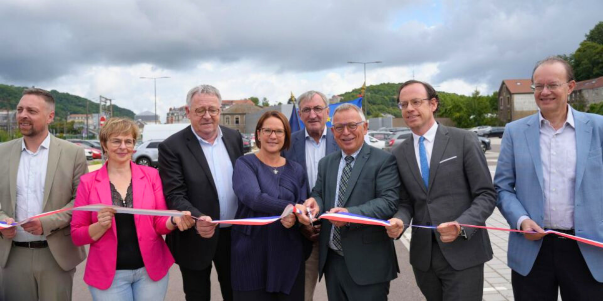 (De g. à d.) - Vincent Hamen (maire de Longwy), Véronique Guillotin (sénatrice de Meurthe-et-Moselle et conseillère régionale Grand Est), Jean Huard (vice-président de l'Agglomération du Grand Longwy), Yuriko Backes (ministre de la Mobilité et des Travaux publics) et Serge De Carli (président de l'Agglomération du Grand Longwy).