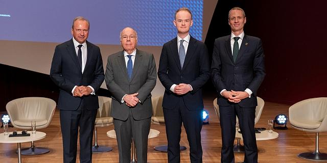 Gilles Roth (ministre des Finances), Mauro Vieira (ministre des Affaires étrangères de la République fédérative du Brésil),Kristoffer André Hansen (secrétaire d'État auprès du ministère du Climat et de l'Environnement du royaume de Norvège) et Serge Wilmes (ministre de l'Environnement, du Climat et de la Biodiversité)
