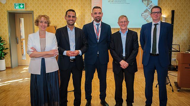 Fabienne Steffen (directrice générale Elisabeth), Max Hahn (ministre de la Famille), Yves Morby (directeur du Haaptmann's Schlass), Fernand Boden (président du C.A. Elisabeth) et Jean-Pierre Hoffmann (bourgmestre de Manternach)