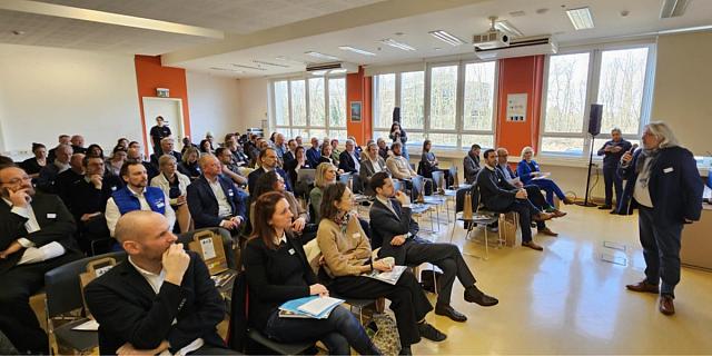 Yves Biwer a accueilli la centaine de partenaires dans la maison-projet Metzeschmelz d'Agora