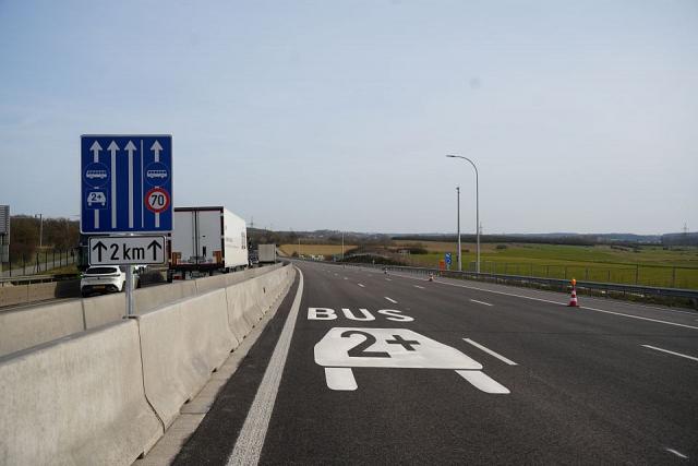 Sur l'A3, une bande de circulation est dédiée au bus et aux voitures transportant deux personnes ou plus