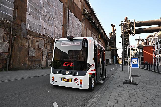 Dans une logique multimodale, les CFL ne se limitent pas au train mais proposent également des solutions innovantes, comme cette navette autonome à Belval.