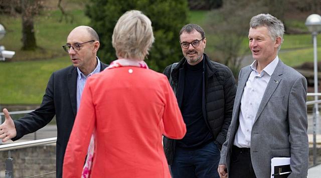 (de g. à dr.) Marc Weyland, directeur de l'Administration des services techniques de l'agriculture (ASTA) ; Martine Hansen, ministre de l'Agriculture, de l'Alimentation et de la Viticulture ; Pierre Treinen, directeur du Service d'économie rurale (SER), ministère de l'Agriculture, de l'Alimentation et de la Viticulture ; Nico Kass, membre du Comité de direction, Chambre d'agriculture