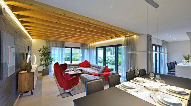 Espace de vie d'une maison témoin à Senningerberg