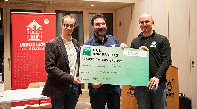 Remise du chèque de la chaîne de solidarité à Serve the City