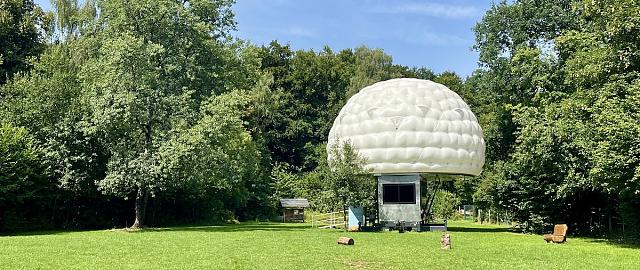 Gîte futuriste Pump it up dans la réserve naturelle Ellergronn à Esch-sur-Alzette