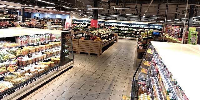 Le rayon « to-go » se dévoile dès l'entrée du magasin. Il a été repensé pour capter tous les regards.