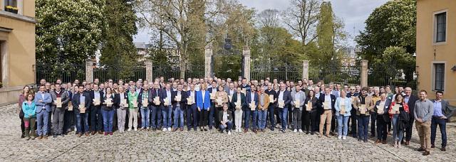 Les 41 communes certifiées « Pacte Climat », accompagnées, notamment, de Joëlle Welfring, ministre de l'Environnement, du Climat et du Développement durable