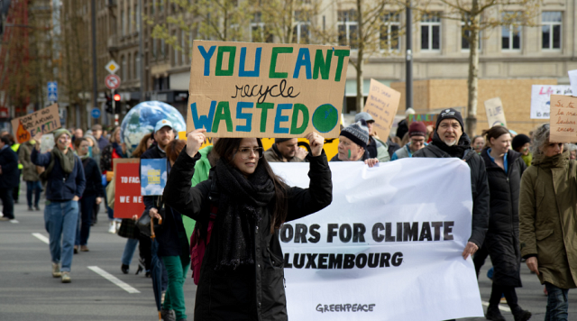 450 personnes ont défendu l'intérêt de la Terre lors d'une marche ce 22 avril