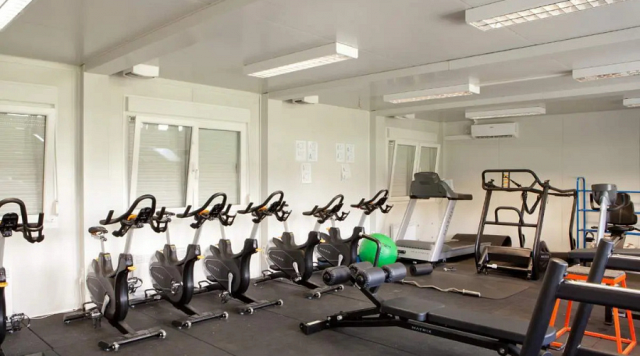 Exemple d'un espace de sport en bâtiment modulaire