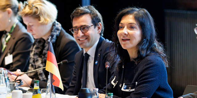 Stéphane Sejourné (vice-président exécutif pour la prospérité et la stratégie industrielle de la Commission européenne) et Katherina Reiche (ministre de l'économie et de l'énergie allemande)