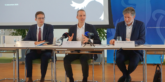 Tom Haas (directeur du Statec), Serge Wilmes (ministre de l'Environnement, du Climat et de la Biodiversité) et D<sup class=