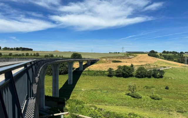 La transversale de Clervaux, inaugurée en juillet 2024, inclut 2,1 kilomètres de pistes cyclables