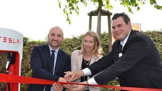 Étienne Schneider a inauguré la première station Superchargeur de Tesla à Munsbach