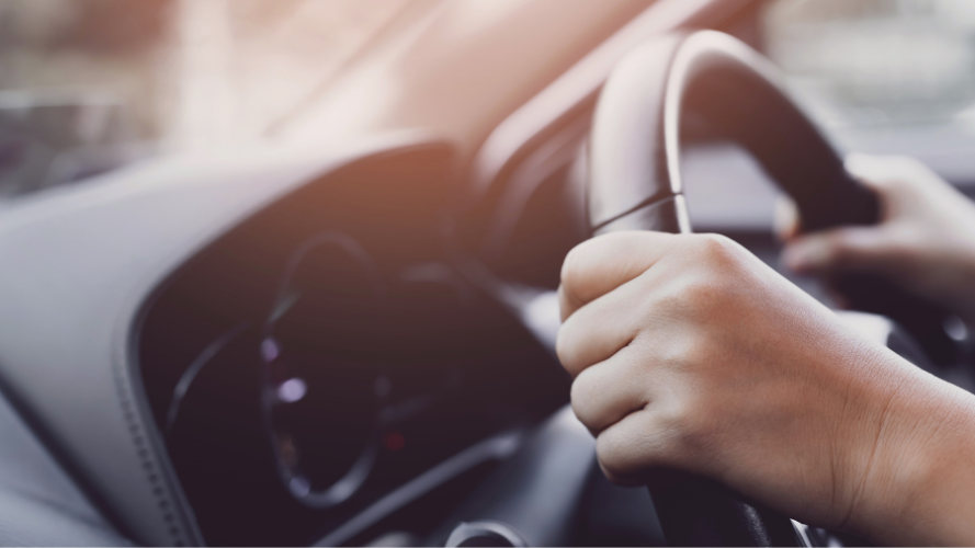 Comportements au volant : entre progrès et risques persistants