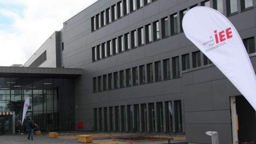 Franz Fayot chez IEE sur l'Automobility Campus