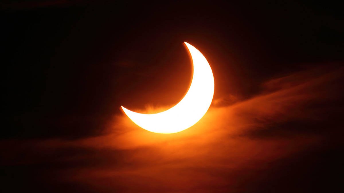 Éclipse... Utilisez seulement des lunettes adaptées !!