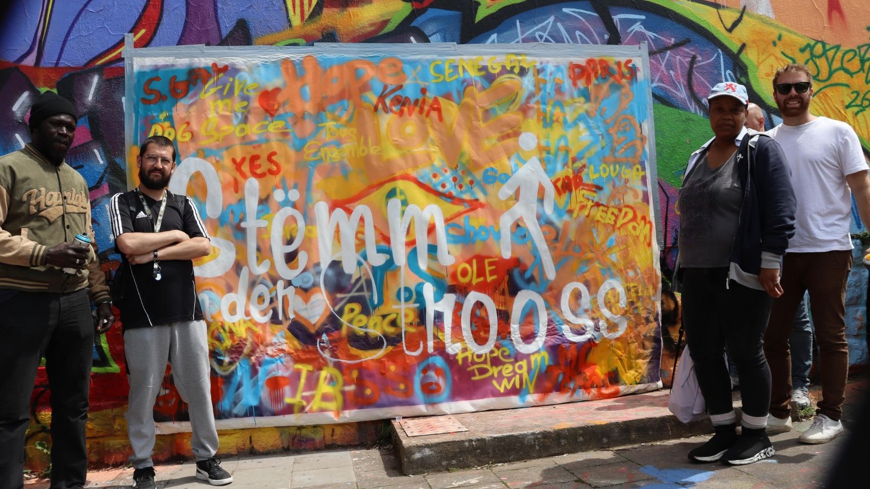 La Stëmm vun der Strooss célèbre ses 30 ans avec une fresque de Raphael Gindt