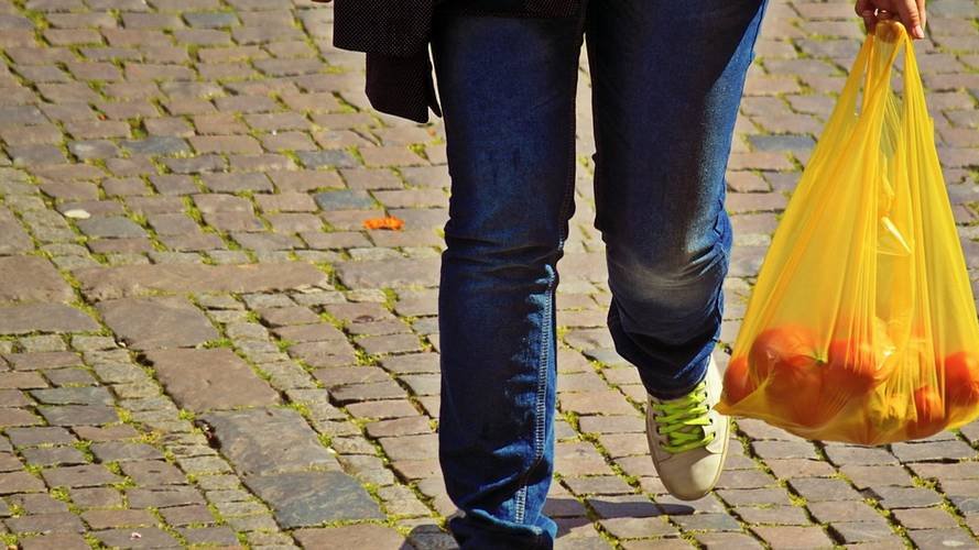 Les sacs en plastique gratuits, c'est bientôt fini !