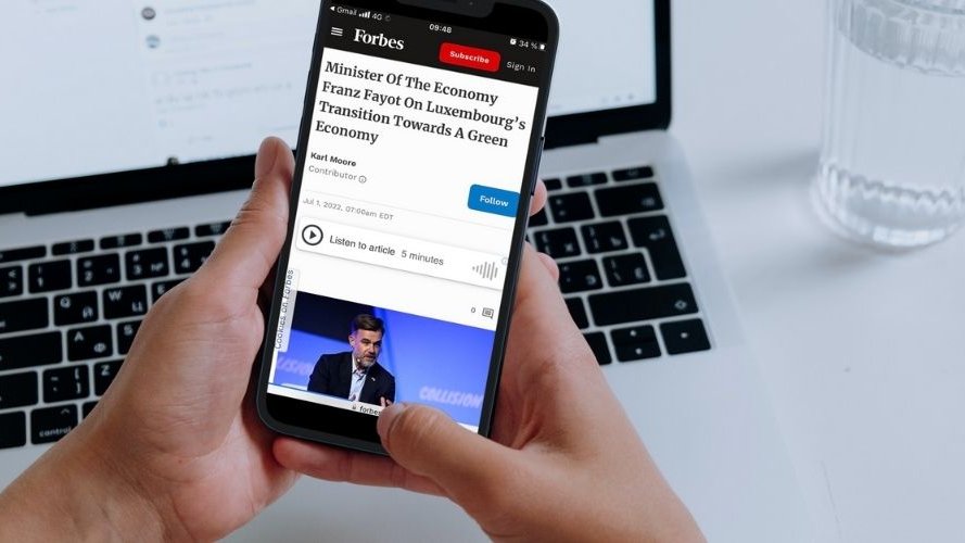 Sous l'œil de Forbes