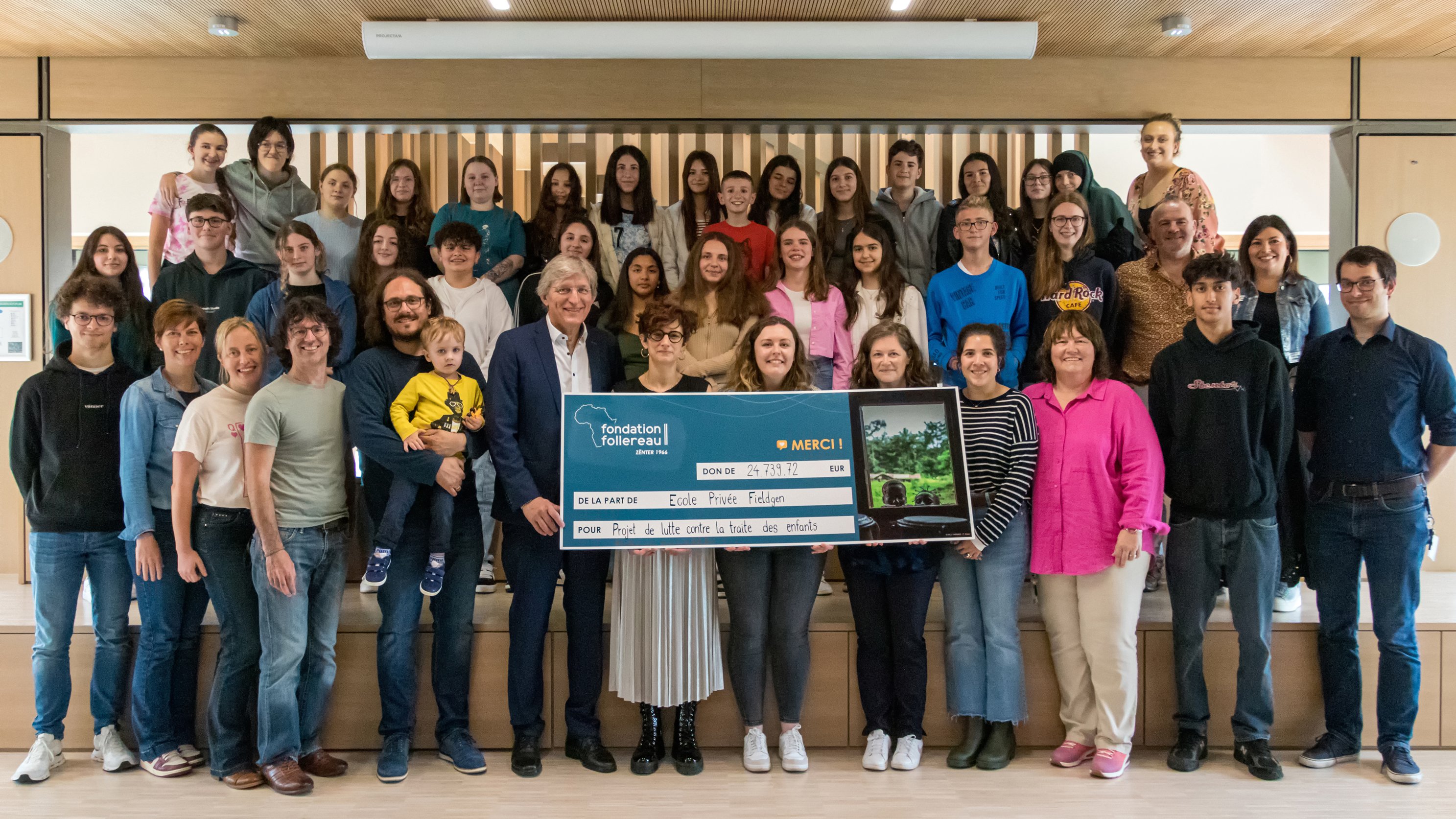 Remise de chèque à l'école privée Fieldgen