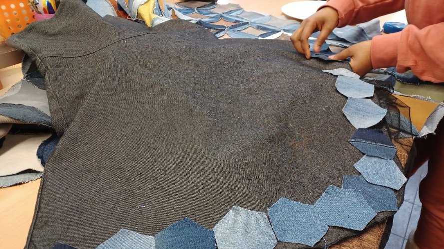 « Wear it, repair it, upcycle it » - Exposition « All about Jeans »