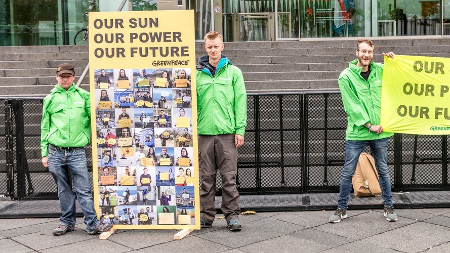 Des militants de la lutte contre le réchauffement climatique appellent les ministres de l'énergie de l'UE à agir pour une révolution solaire de nos toits