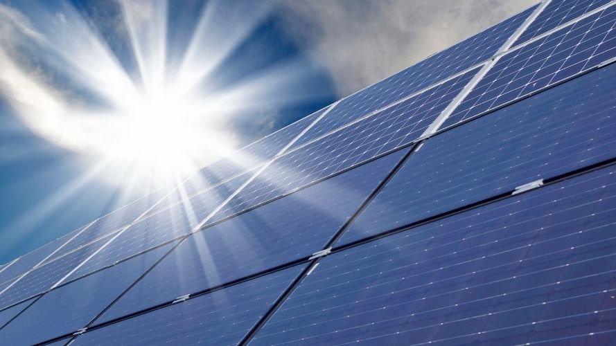 Autoconsommation d'électricité photovoltaïque dans les entreprises : lancement d'un deuxième appel à projets pour bénéficier d'une aide à l'investissement