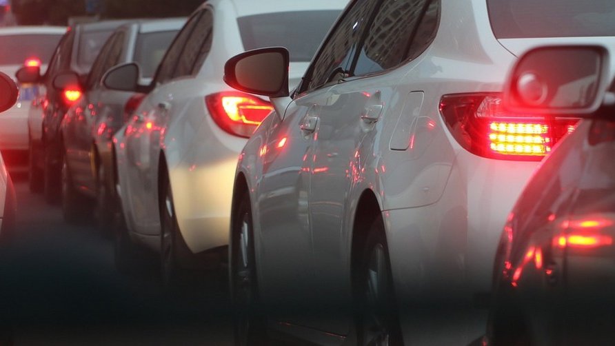 Émissions automobiles : les fabricants et un ancien commissaire européen interrogés par les députés
