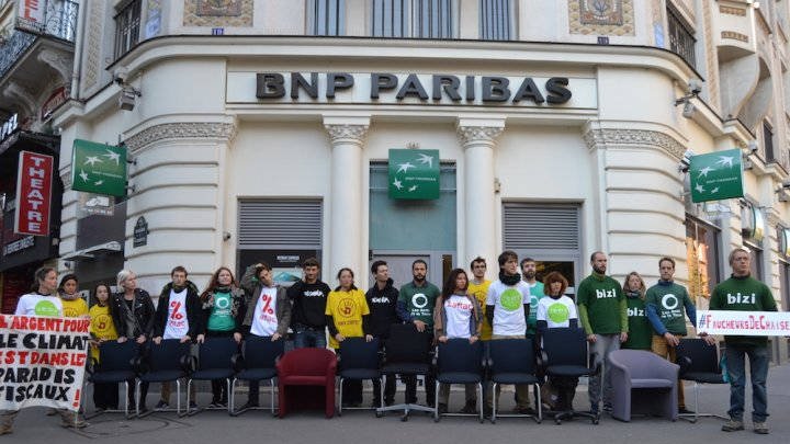 Pour sauver le climat, les « faucheurs de chaises » frappent de nouveau !