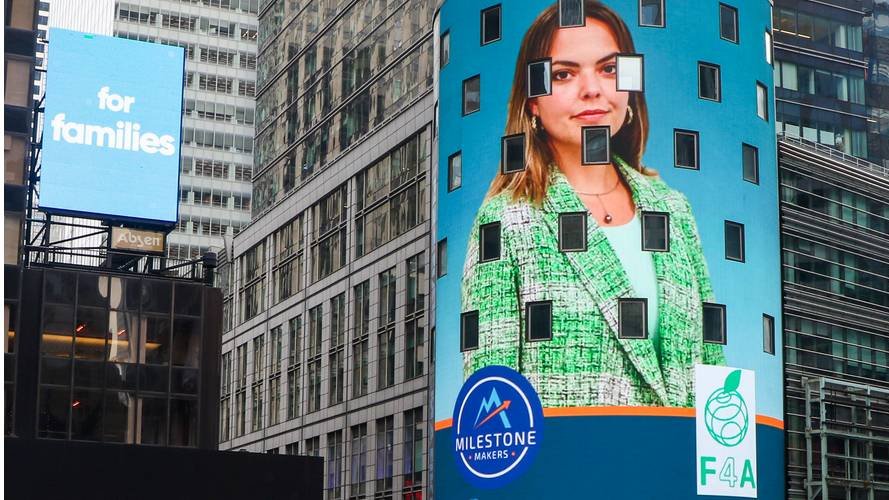 F4A représenté sur la tour du Nasdaq à Times Square ouvre deux nouveaux magasins
