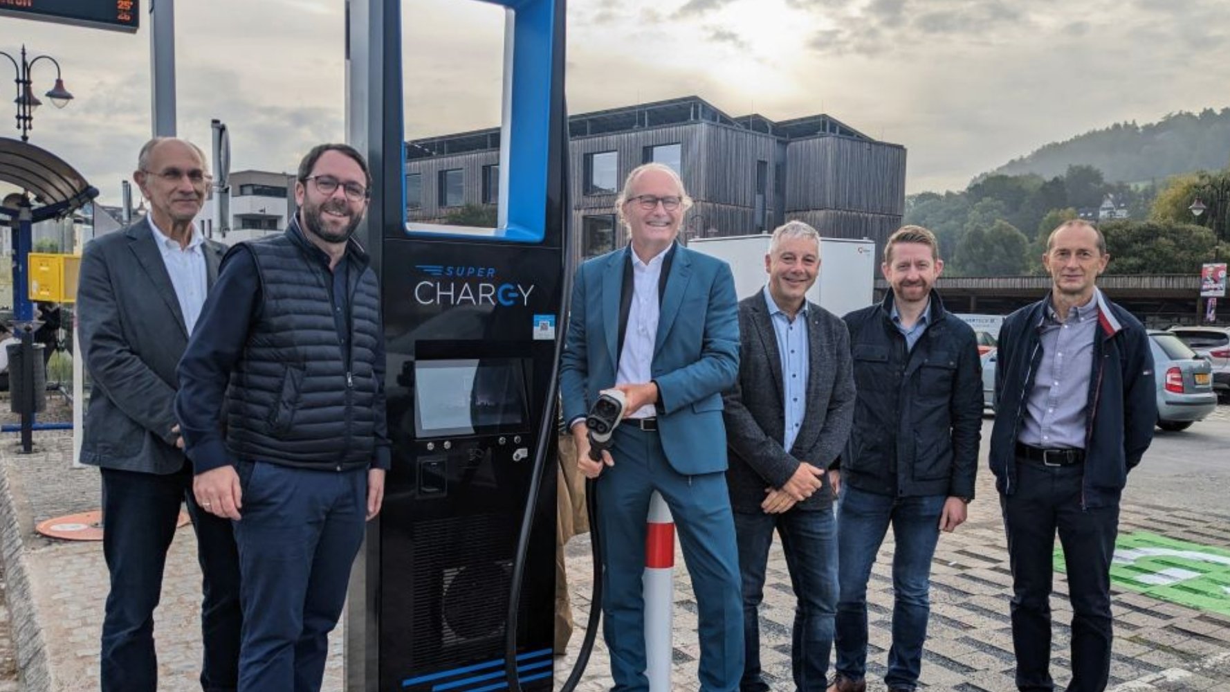 Diekirch : la première borne de recharge ultra-rapide SuperChargy est branchée