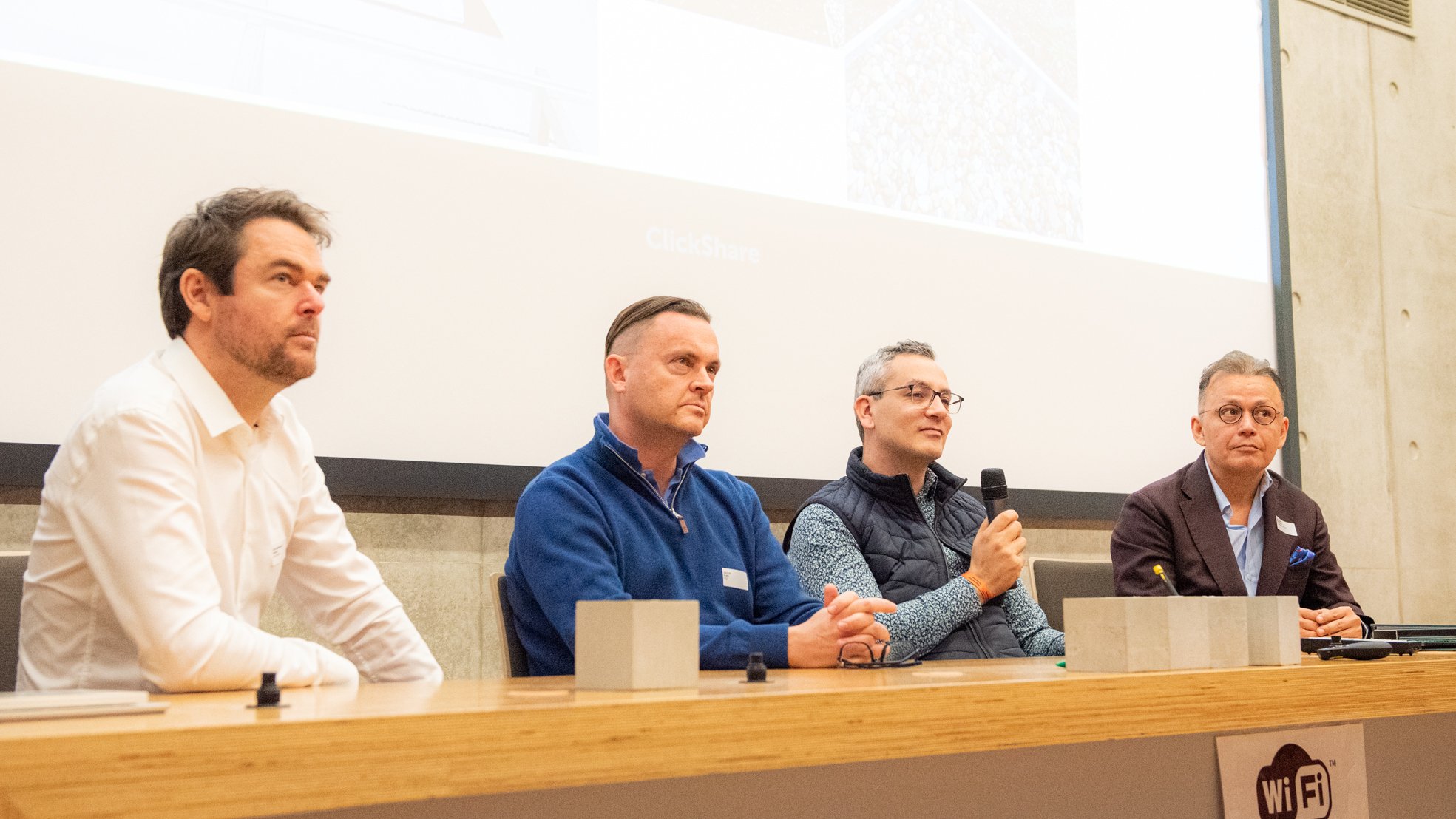 Les speakers du Meet&Build#9 : Renaud Deschampheleire (SECO Expert), Boris Solecki (IFSB), Xavier Duboisdendien (Duboisdendien) et Alexander Valenzuela (Clearnanotech®)