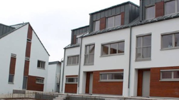 Maggy Nagel a inauguré un projet de logements subventionnés en présence du bourgmestre de la commune de Rosport