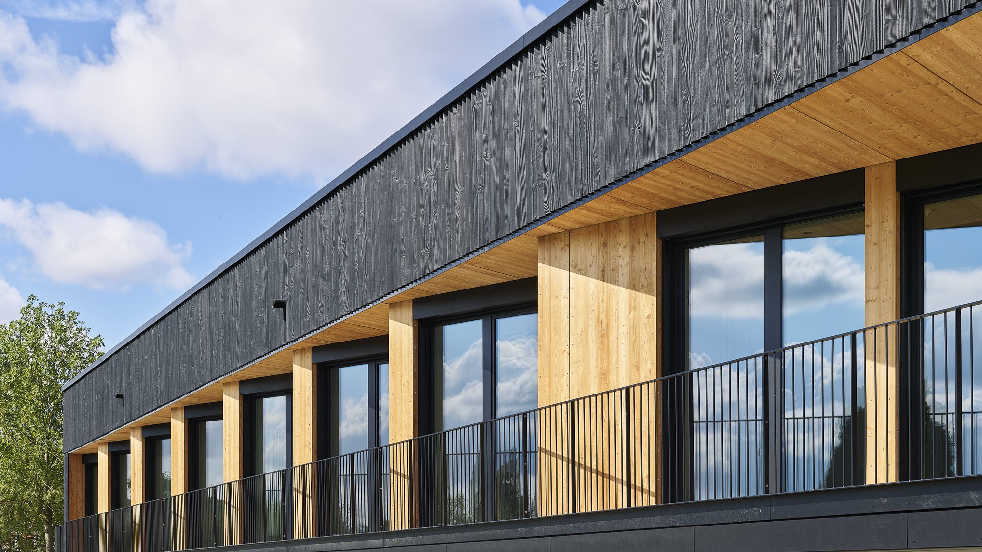 Un bâtiment, deux sites